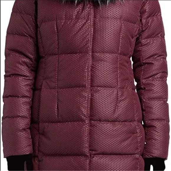 The North Face Women's Maroon Puffer Jacket with Faux Fur - Picture 4 of 11